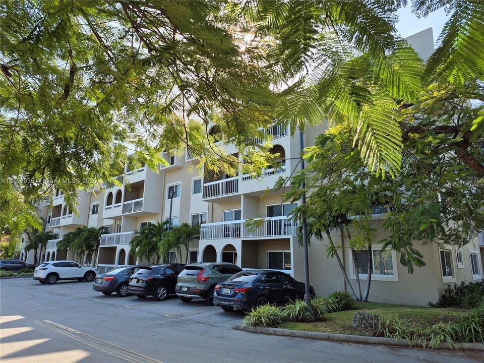 7703 Camino Real in Miami, FL - Building Photo