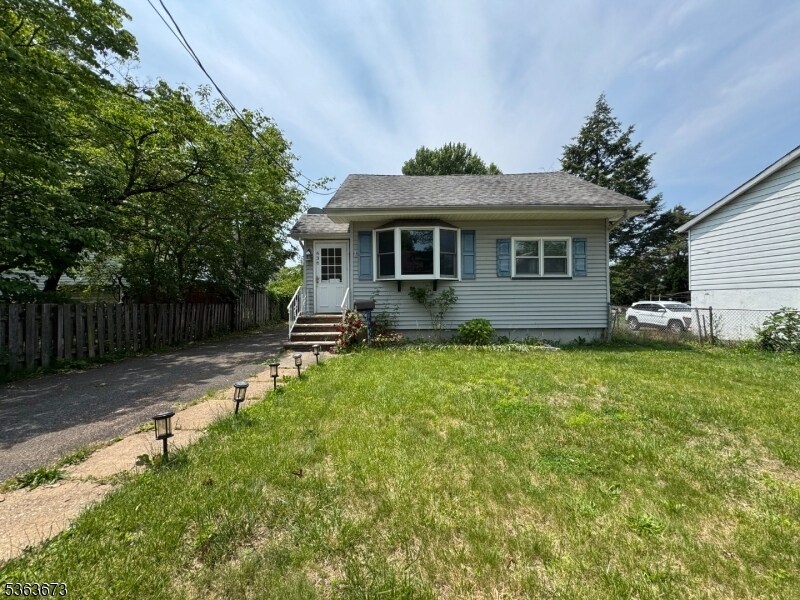 636 Linden Ave in Rahway, NJ - Building Photo