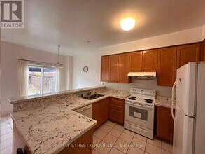 70 Warren Bradley St in Markham, ON - Building Photo - Building Photo