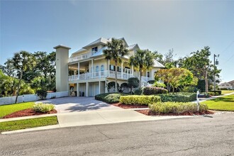 1811 Dade Ct in Marco Island, FL - Foto de edificio - Building Photo