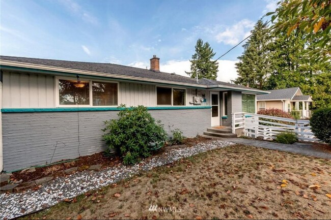 10619 17th Ave SW-Unit -B in Seattle, WA - Building Photo - Building Photo