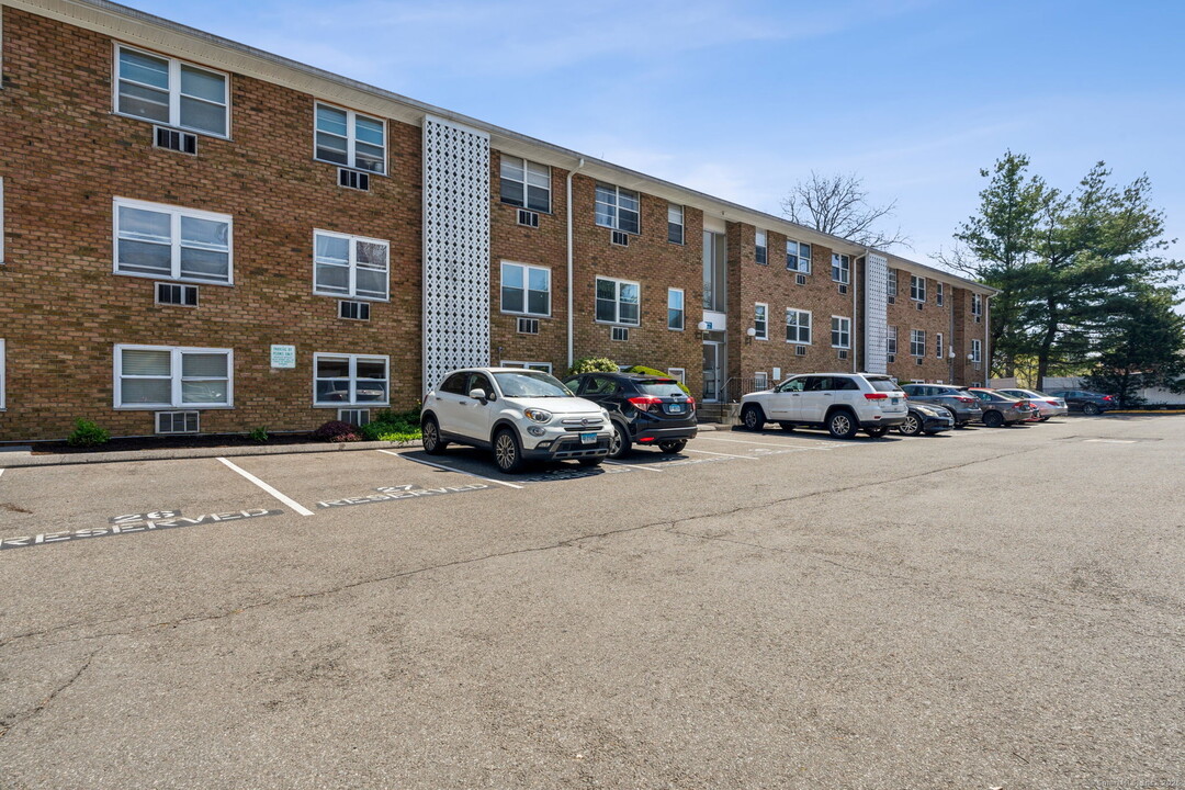 1 Walter Ave in Norwalk, CT - Building Photo
