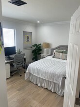1540 Brockton Ave in Los Angeles, CA - Building Photo - Building Photo