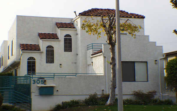 305 N Bushnell Ave in Alhambra, CA - Building Photo