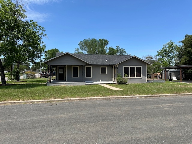 415 S Guadalupe St in Seguin, TX - Building Photo - Building Photo
