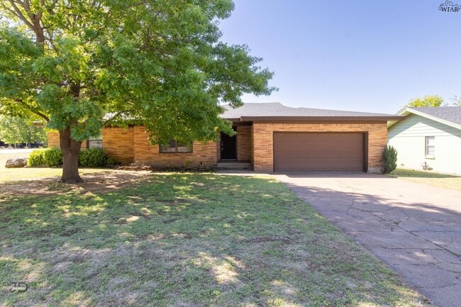 property at 501 W Texas Ave