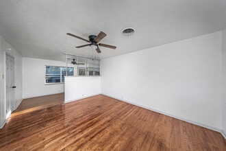 5860 NW Dearborn Ave in Lawton, OK - Building Photo - Building Photo