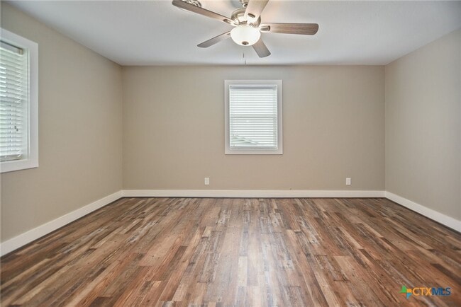 property at 8 Las Brisas Pl