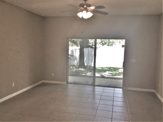 1309 Kintla Rd in Apopka, FL - Foto de edificio - Building Photo