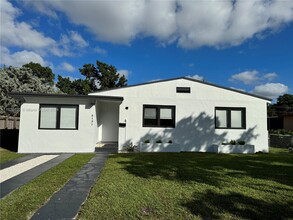 6131 SW 18th St in Miami, FL - Building Photo - Building Photo