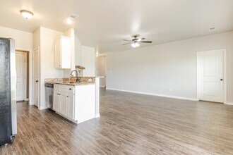 1006 Baker in Mabank, TX - Building Photo - Building Photo