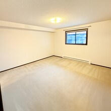 2121 E Upriver Dr in Spokane, WA - Building Photo - Building Photo