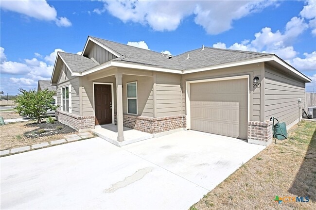 2973 Greenbriar Rd in Seguin, TX - Building Photo - Building Photo