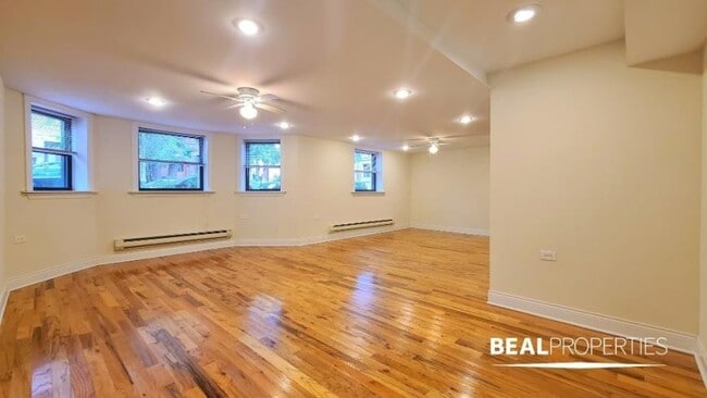 property at 1115 W Oakdale Ave