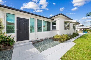 1711 Funston St in Hollywood, FL - Building Photo