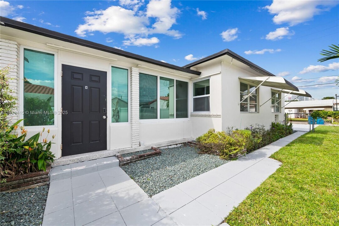 1711 Funston St in Hollywood, FL - Building Photo