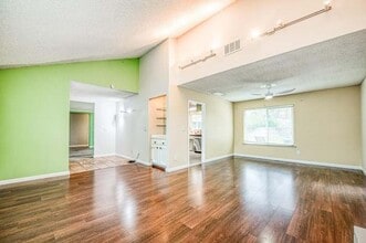 33338 Mento Ave in Fresno, CA - Foto de edificio - Building Photo