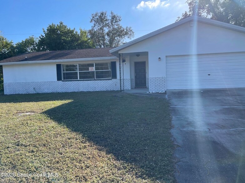 2818 Cameron St, Unit 3201 Currie St in Melbourne, FL - Building Photo