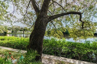 9001 Tudor Dr in Tampa, FL - Building Photo - Building Photo