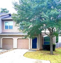 311 Woodland Hills Dr, Unit B in Conroe, TX - Building Photo - Building Photo