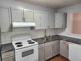 807 W Spring Meadow Ct in Edgewood, MD - Building Photo