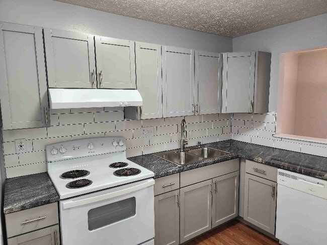 property at 807 W Spring Meadow Ct