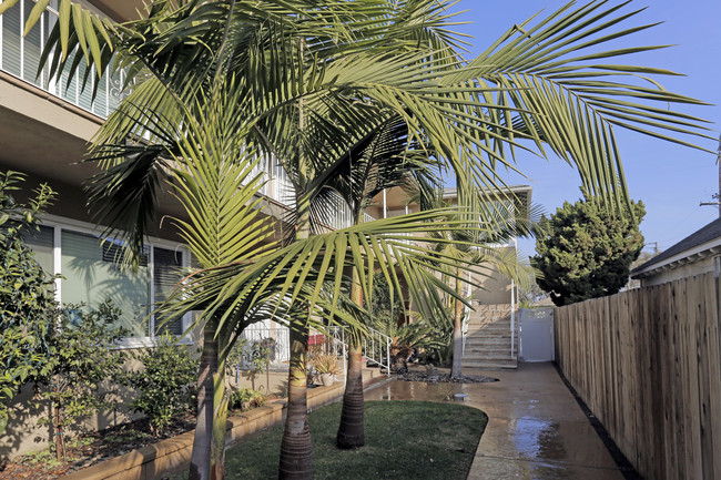 3810 Marron Ave in Long Beach, CA - Foto de edificio - Building Photo