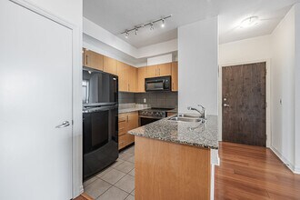 16 H Yonge St in Toronto, ON - Building Photo - Building Photo