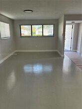 490 NE 170th St in North Miami Beach, FL - Building Photo - Building Photo