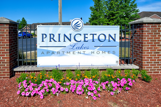 Princeton Lakes in Noblesville, IN - Foto de edificio - Building Photo