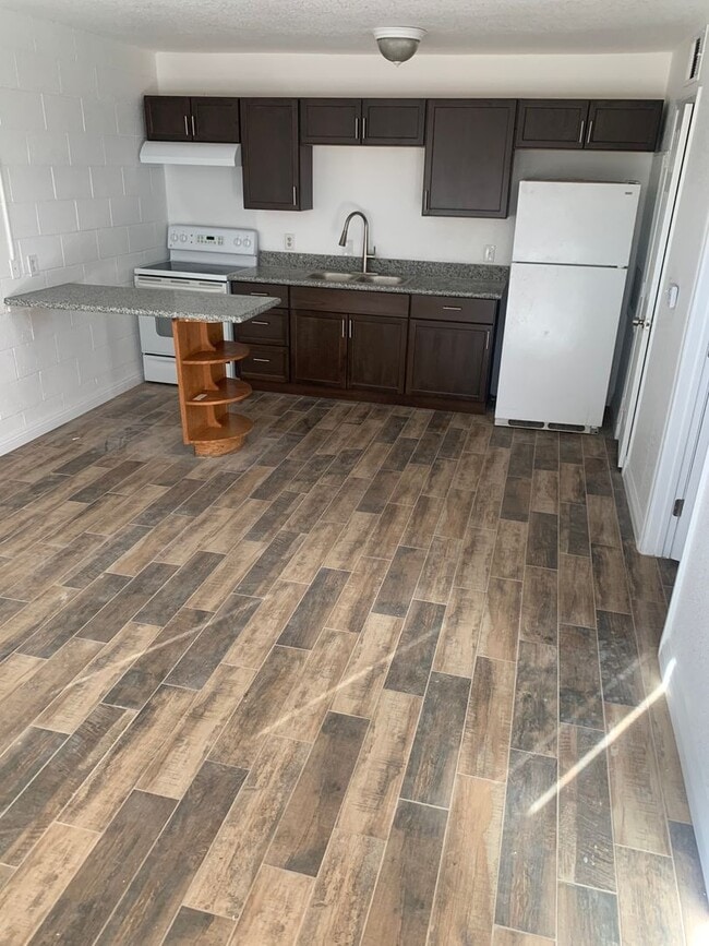 3712 Royal Crest St in Las Vegas, NV - Building Photo - Building Photo