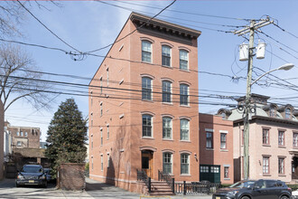 587 Jersey Ave in Jersey City, NJ - Building Photo - Building Photo