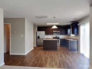 2824 Tall Oaks Dr in Dallas, NC - Building Photo - Building Photo