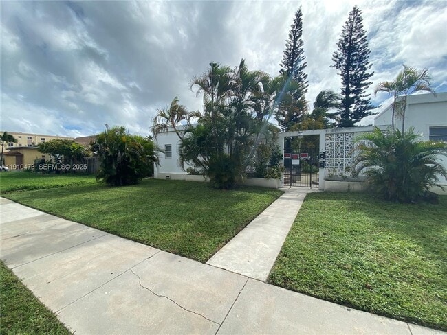 1820 Funston St in Hollywood, FL - Building Photo - Building Photo