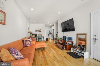 2426 Frankford Ave in Philadelphia, PA - Building Photo - Building Photo
