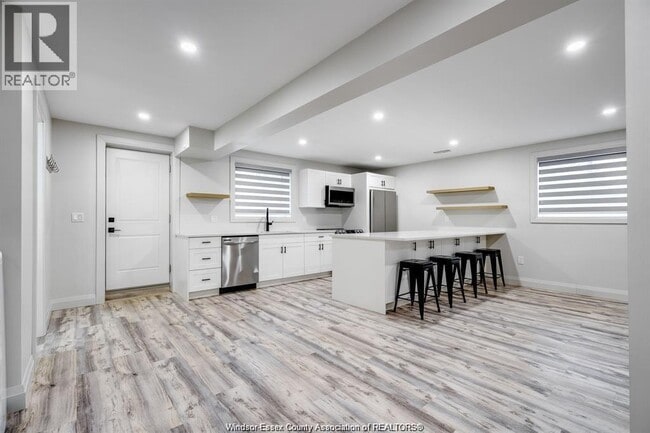 241 Robinson Ave in Essex, ON - Building Photo - Building Photo