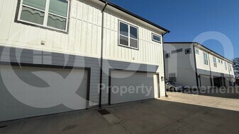 2116 Shea Rd in Dallas, TX - Building Photo