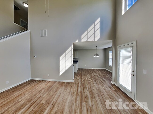 1017 Highstone Dr in Greensboro, NC - Foto de edificio - Building Photo