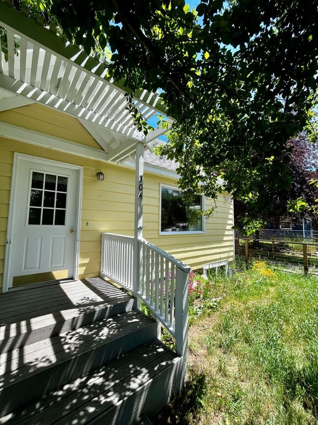 property at 304 S 12th Ave