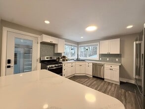 525 W Giles Rd in Muskegon, MI - Building Photo - Building Photo