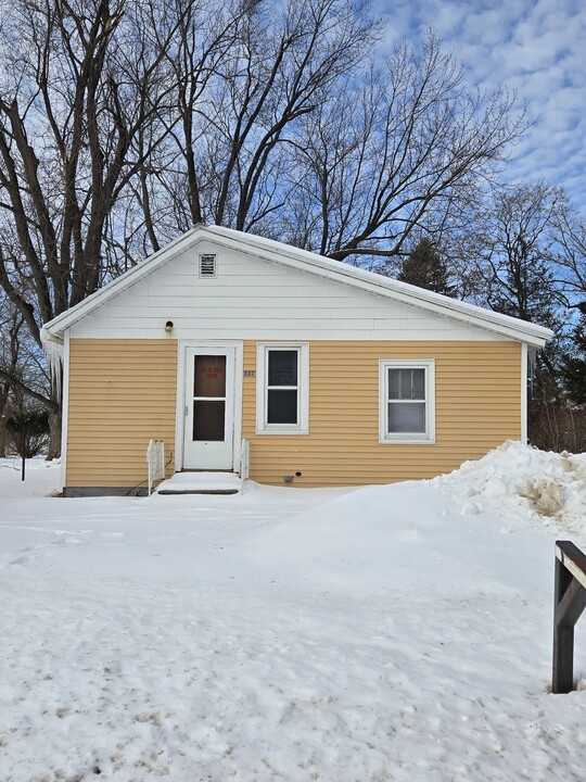 577 Cherry St in Mosinee, WI - Building Photo