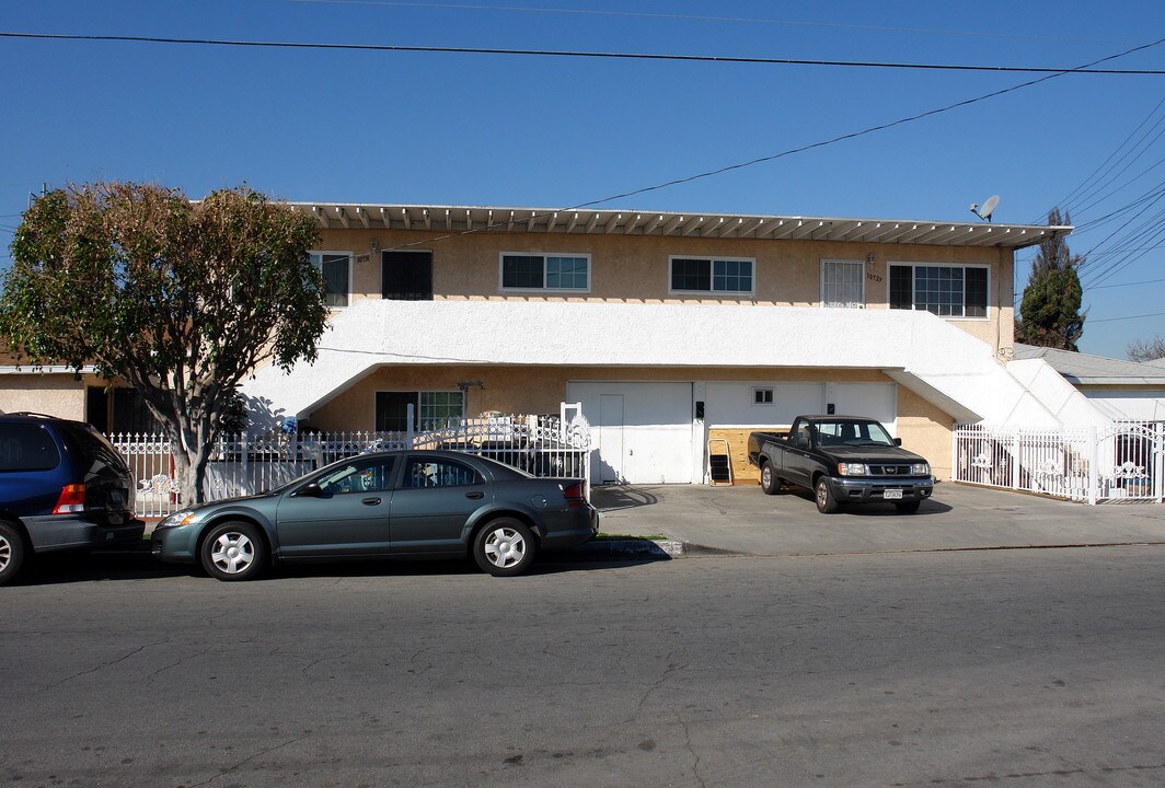 4635 W Lennox Blvd in Inglewood, CA - Building Photo