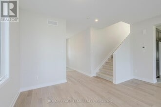 2060 POSTILION St in Ottawa, ON - Building Photo - Building Photo