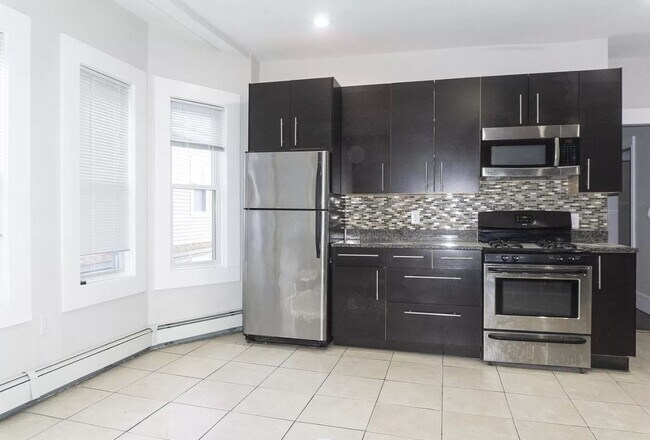 1000 Memorial Dr, Unit 2F in Cambridge, MA - Building Photo - Building Photo