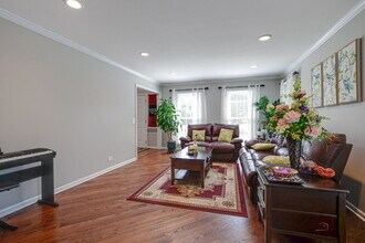 108 Brook Hill Ln in Vernon Hills, IL - Foto de edificio - Building Photo