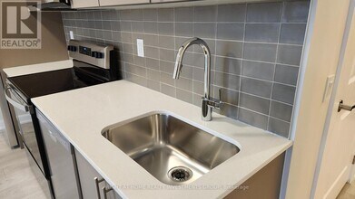 3220-3220 William Coltson Ave in Oakville, ON - Building Photo - Building Photo