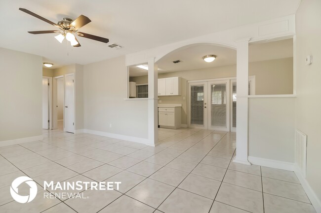 215 Lochmond Dr in Fern Park, FL - Building Photo - Building Photo
