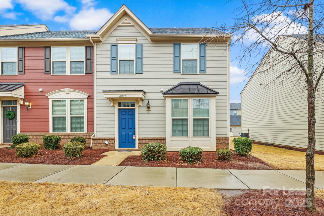 2019 Sage Park Dr in Charlotte, NC - Building Photo