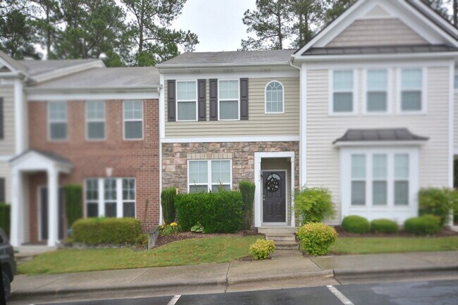 property at 100 Stratford Lakes Dr