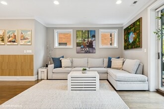 637 W Melrose St in Chicago, IL - Building Photo - Building Photo